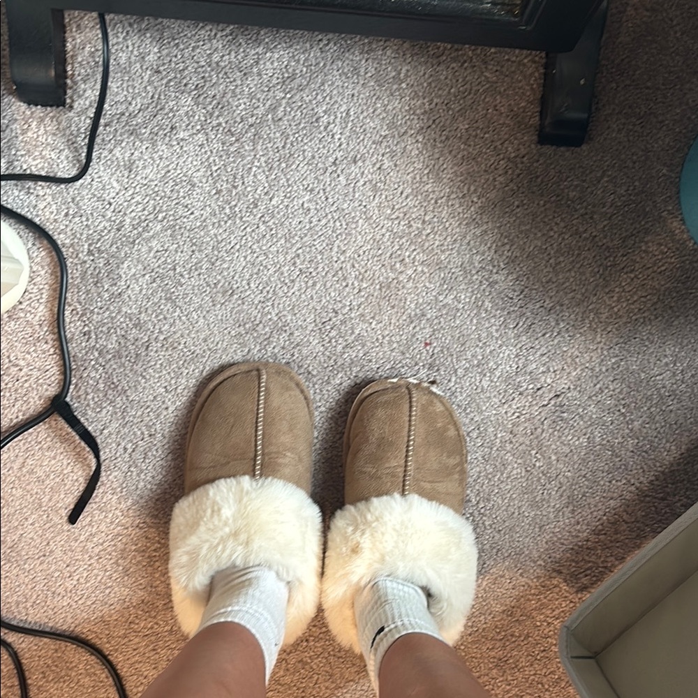 SHEIN Tan Slippers with Cream Fur